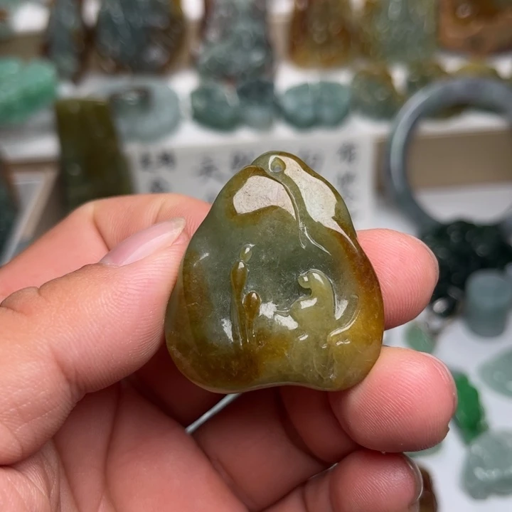 翡翠未镶嵌颈饰悟道