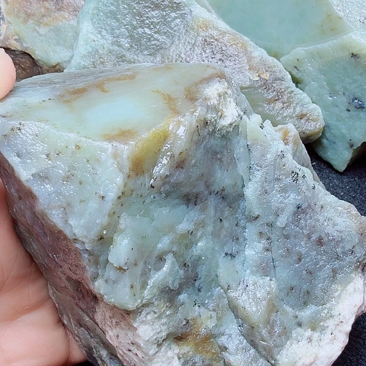 未镶嵌和田玉（糖玉）珠宝半成品