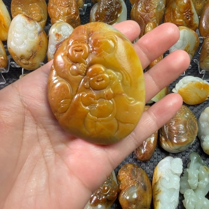 和田玉未镶嵌把件