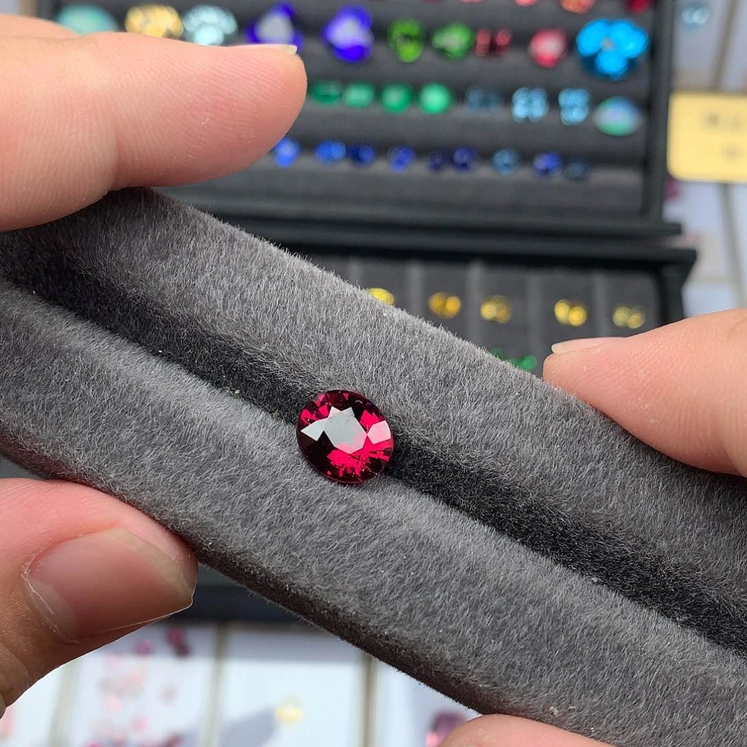 南***然石榴石（紫牙乌）裸石未镶嵌5.065ct