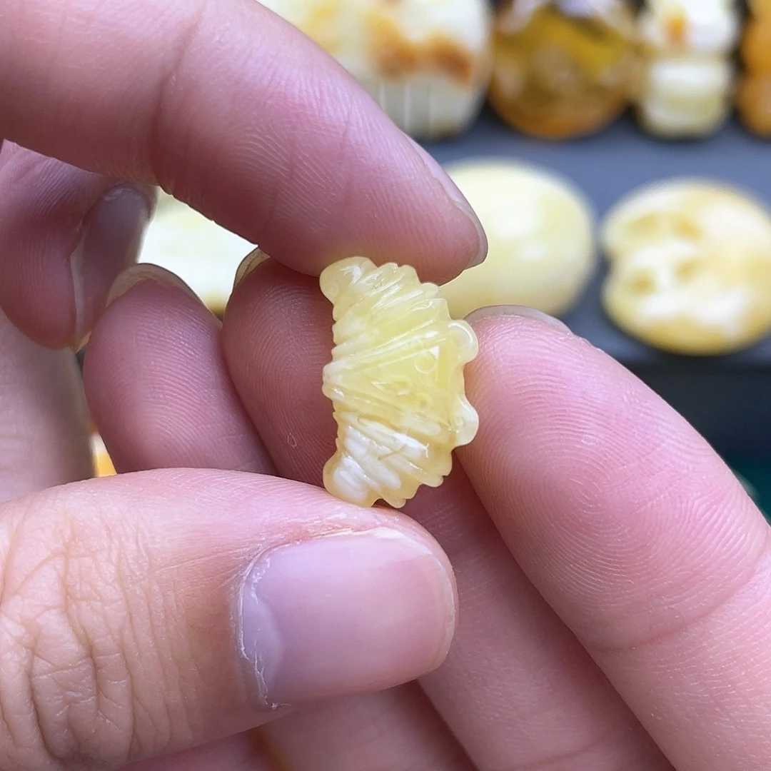 琥珀裸石未镶嵌蜜蜡