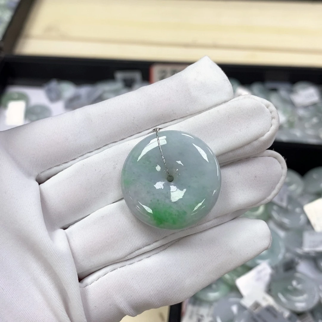 翡翠颈饰未镶嵌平安扣