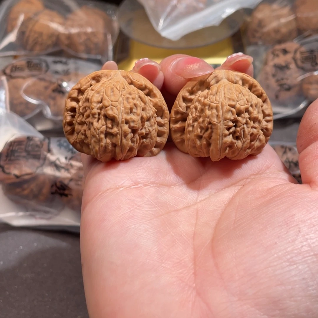 文玩核桃吊坠36闷白