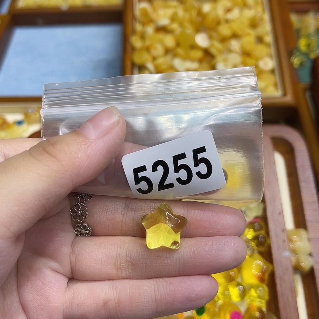 琥珀未镶嵌颈饰蜜蜡