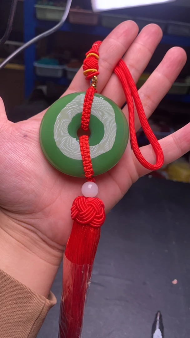 B495 碧绿平安扣吊饰
