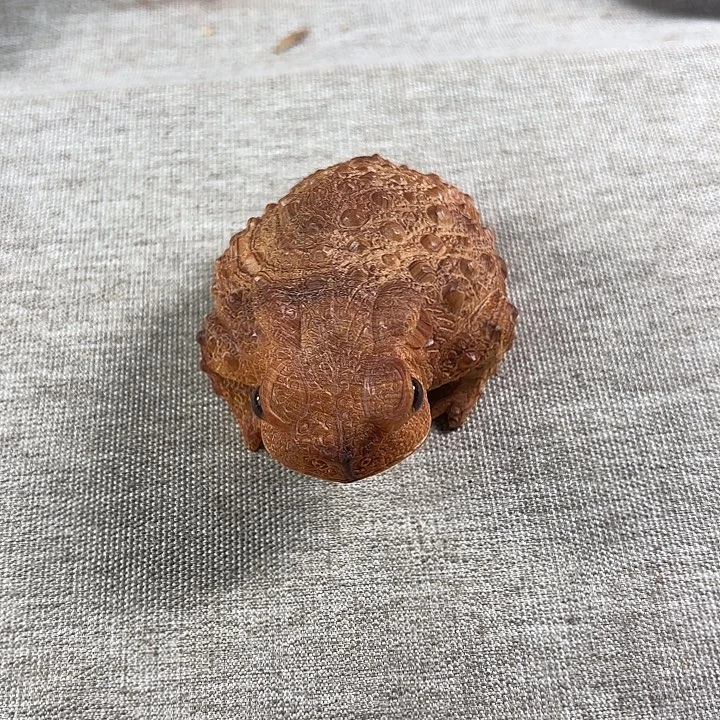 向***开崖柏崖柏雕刻黑油呱呱