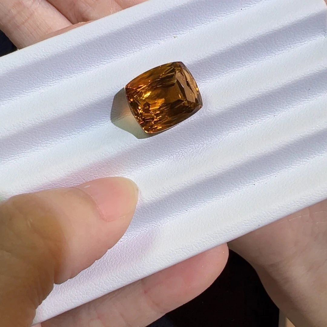 慕***岚未镶嵌珠宝半成品黄晶11ct暴力黄