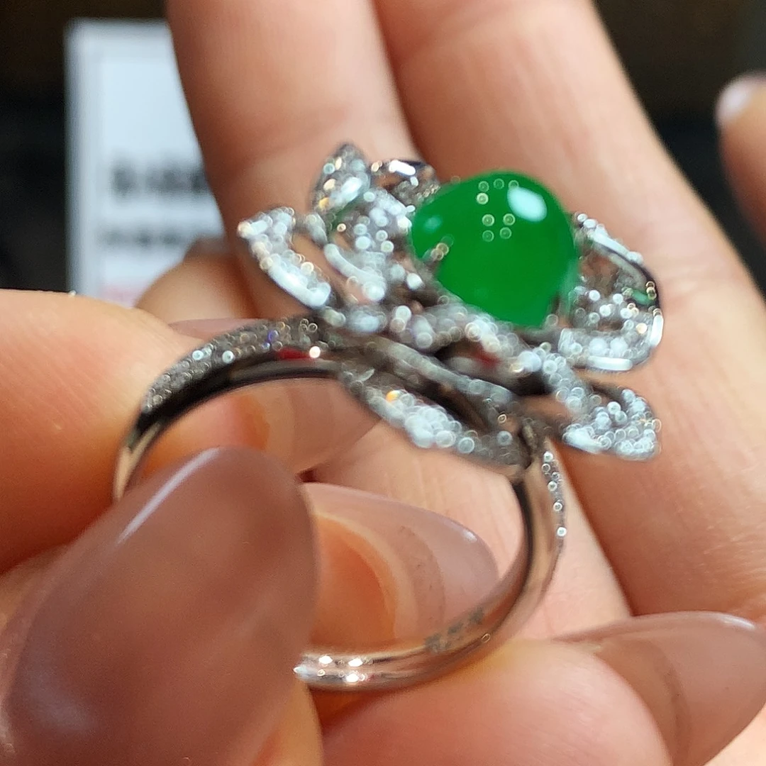 金****翡翠18K金镶嵌颈饰