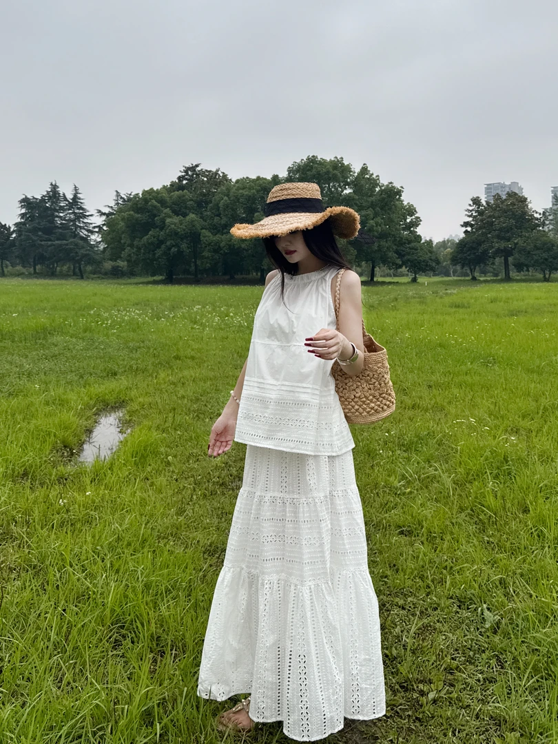 《向日葵》度假风法式镂空套装背心上衣白色半身裙女装夏