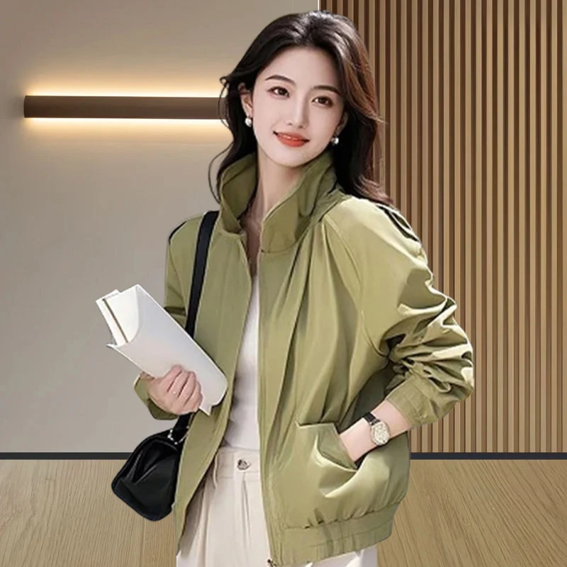 休闲慵懒风绿色冲锋衣外套女2025春秋新款纯色系舒适感百搭上衣女