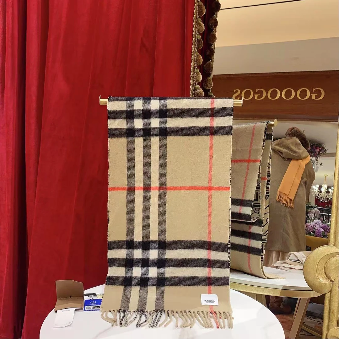 99新 BURBERRY/博柏利 巴宝莉字母格纹双面羊绒围巾/74187669