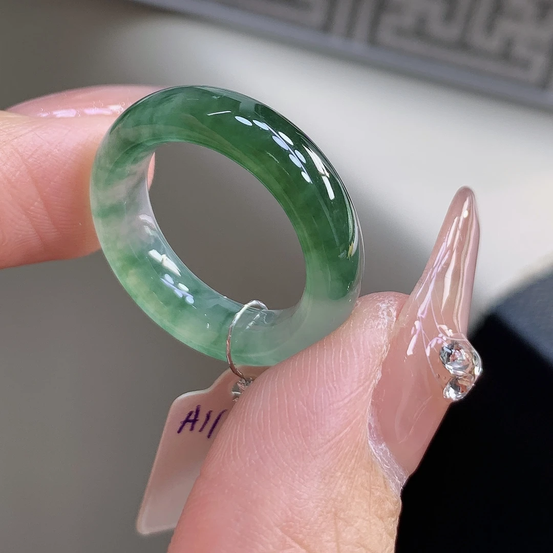 天然缅甸翡翠玉戒指 15号 半山水辣绿色冰种戒圈尺寸17.1-6-4.1mm