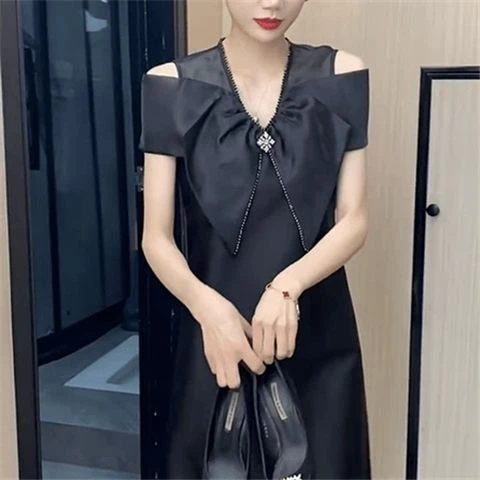 新款气质V领一字肩短裙蝴蝶时尚修身裙子