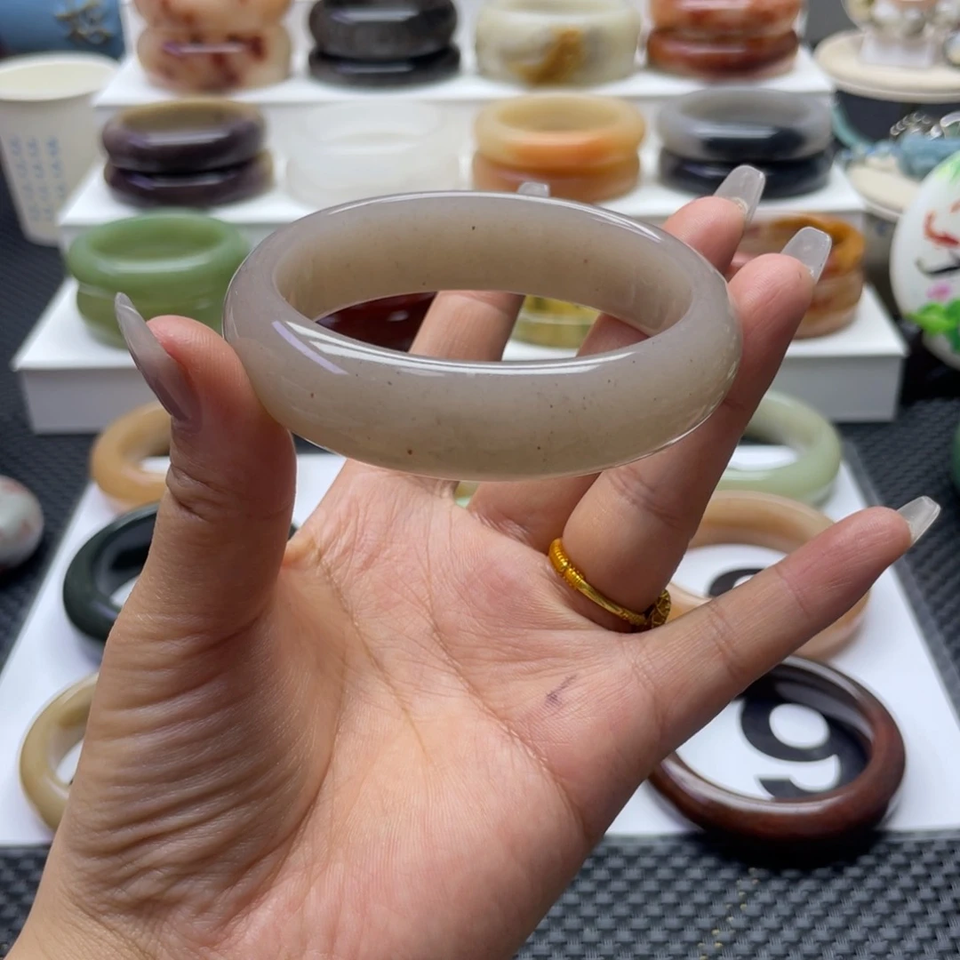 石英质玉手镯未镶嵌