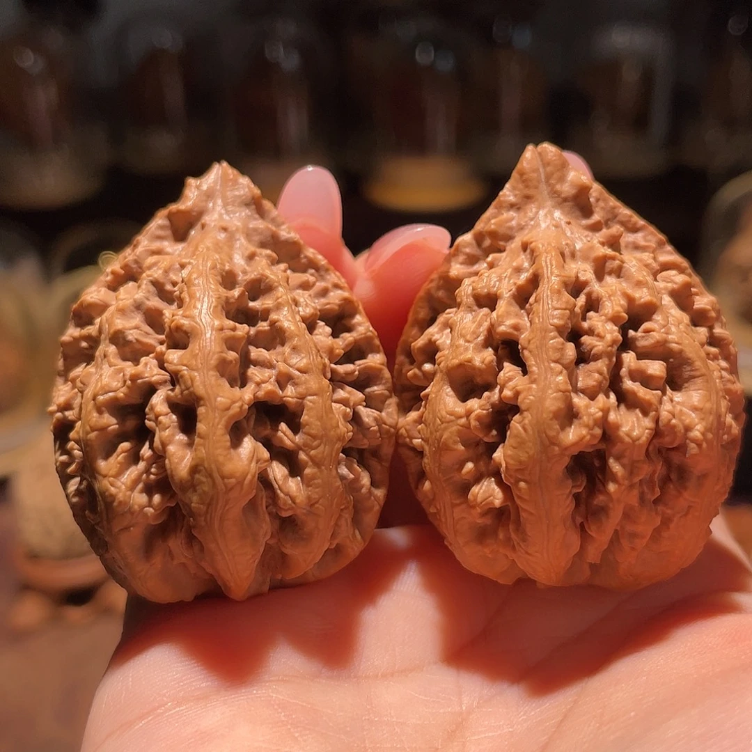 文玩核桃把件蚂蚁虎头