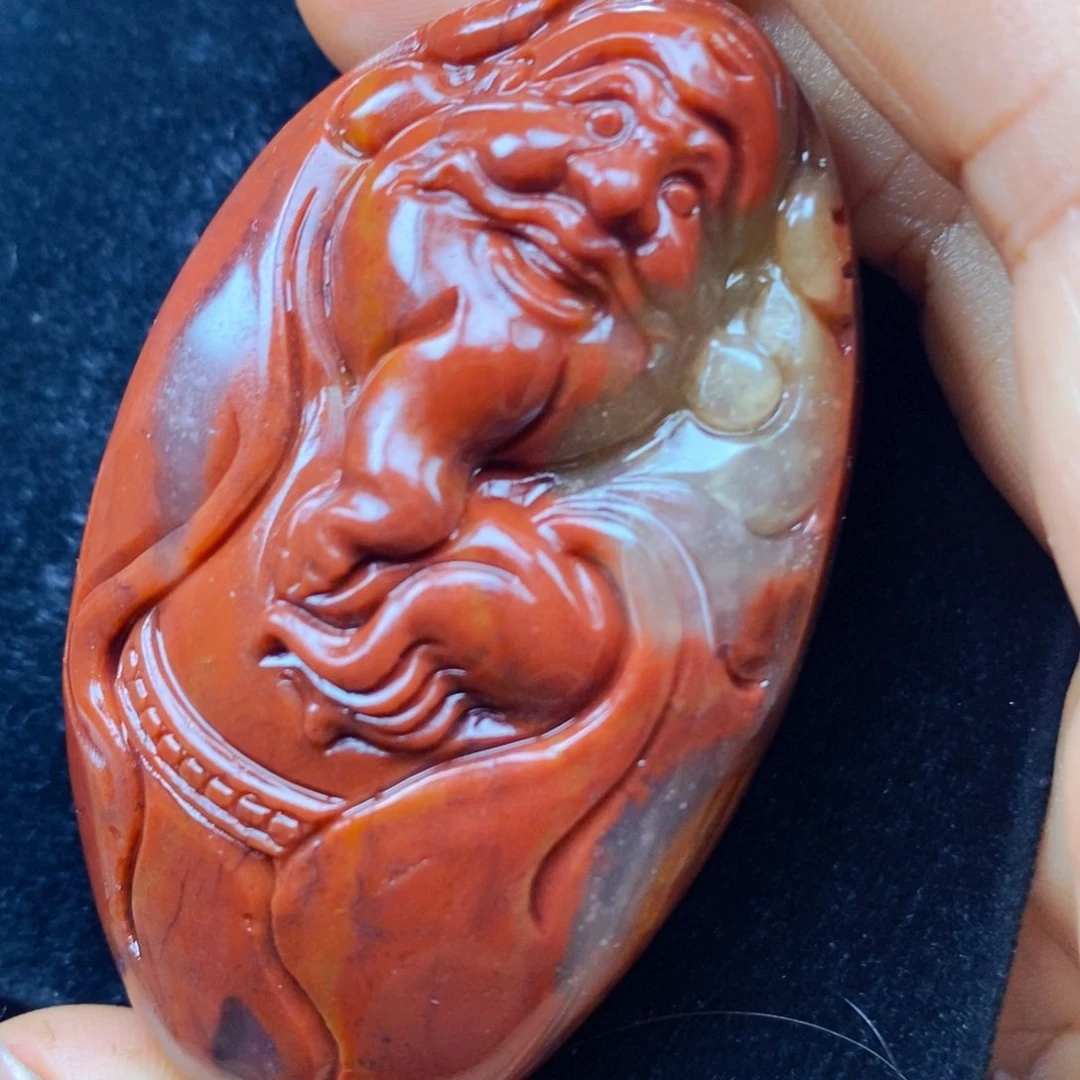 未镶嵌石英质玉（黄龙玉）颈饰
