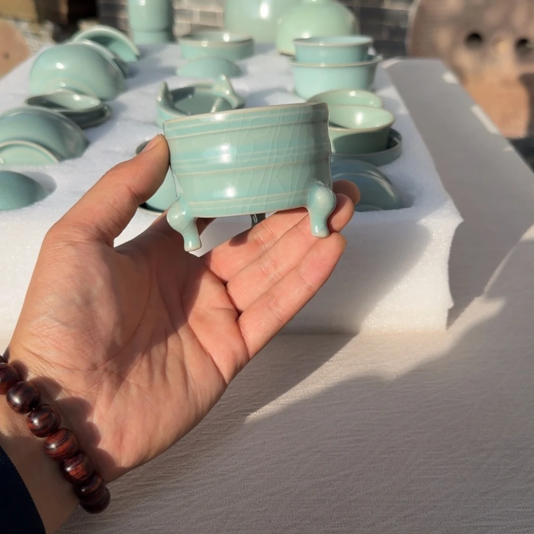 陶摆件全手工三足玄纹杯