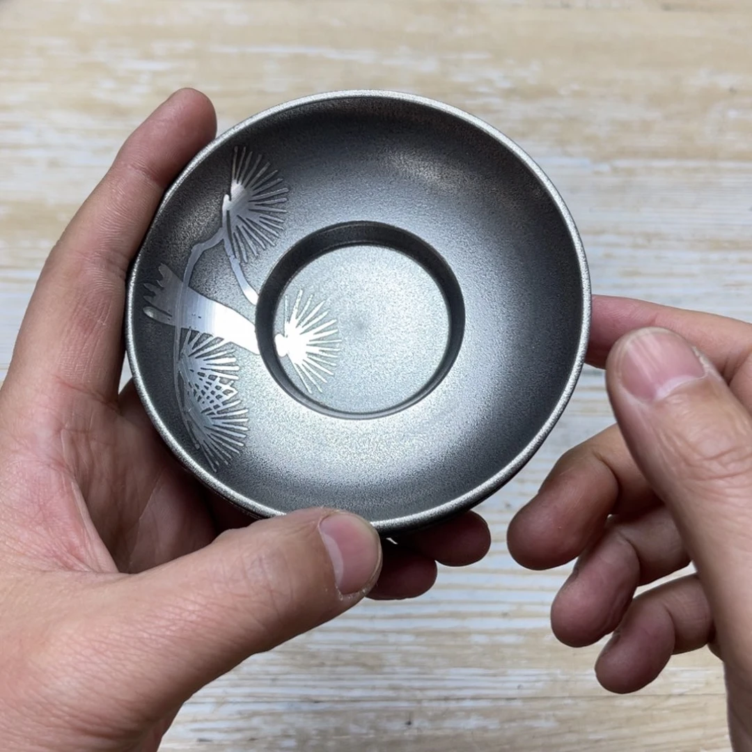 瓷片K****D密密麻麻地排列着一个