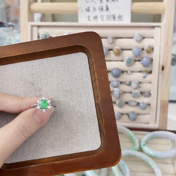 翡翠未镶嵌颈饰天然翡翠Ａ货