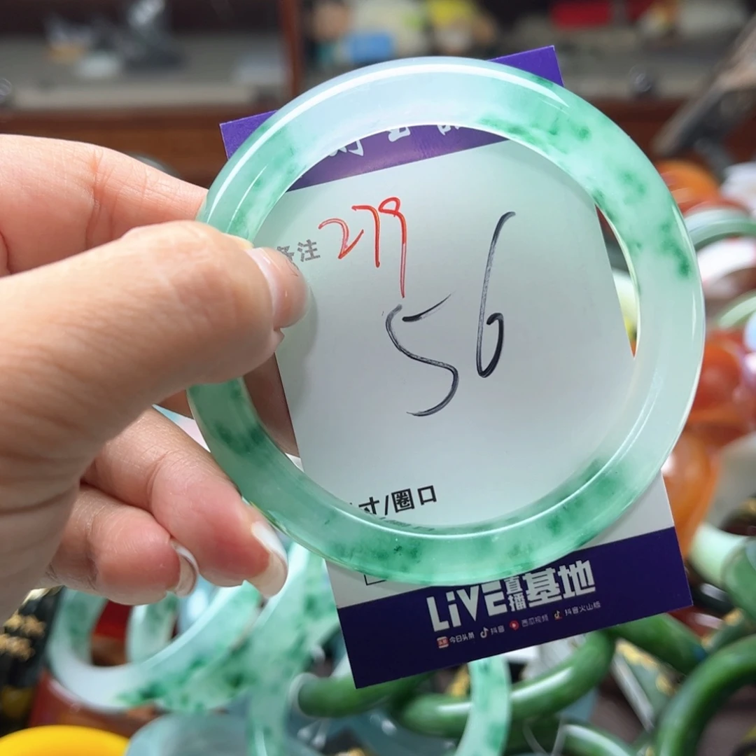 未镶嵌手镯石英质玉