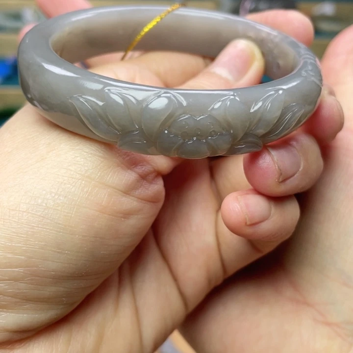 和田玉手镯61圈口   编号105未镶嵌