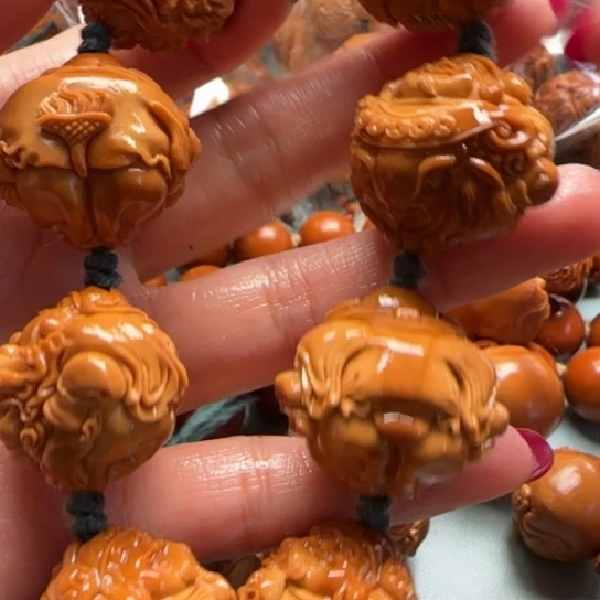 张***.手串橄榄核橄榄雕饰以