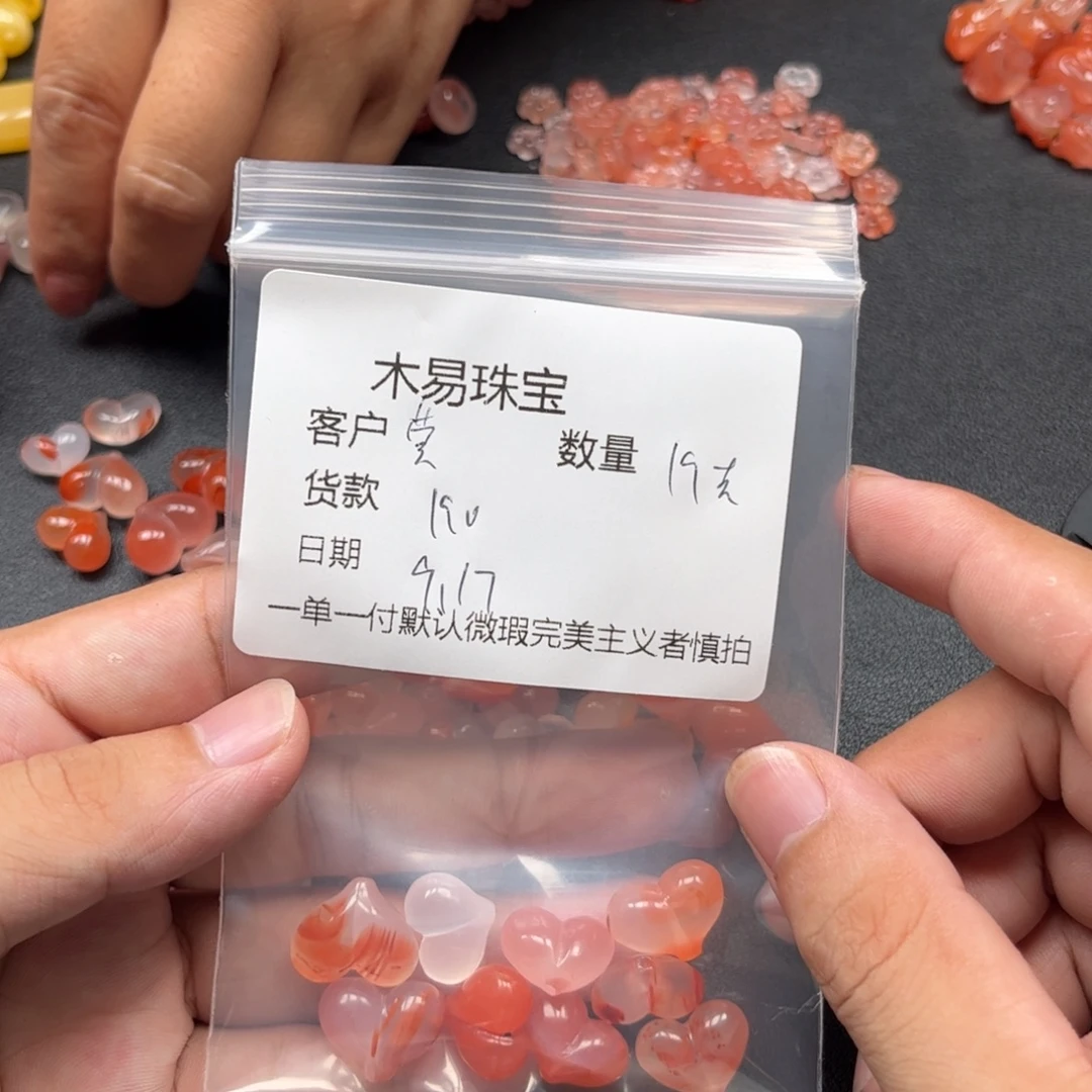 莹***儿未镶嵌配饰南红玛瑙