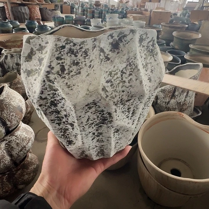 口16高22窄口13带孔一个