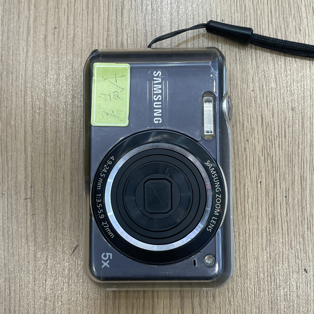 9新 Samsung/三星 es70 屏幕微发黄 二手相机no退换