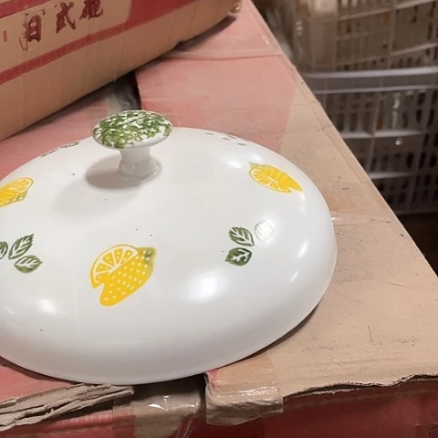微瑕，不能明火，口径22厘米盖子柠蒙有裂
