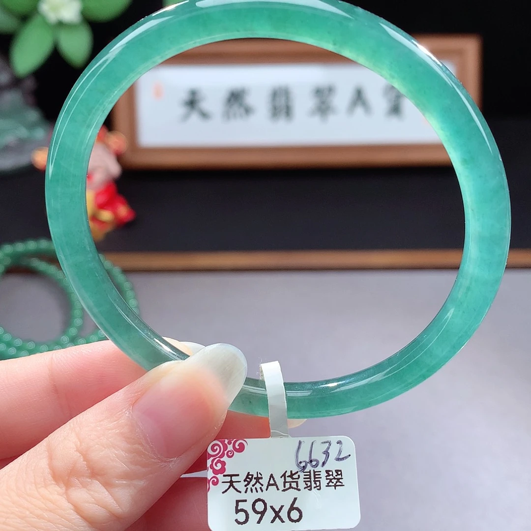 未镶嵌手镯（圆镯）翡翠