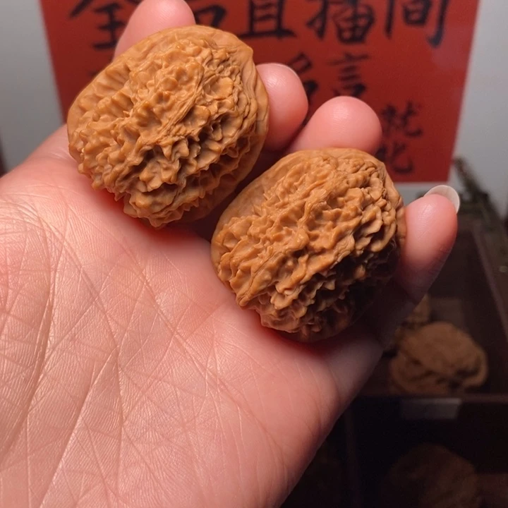 文玩核桃吊坠珊瑚纹