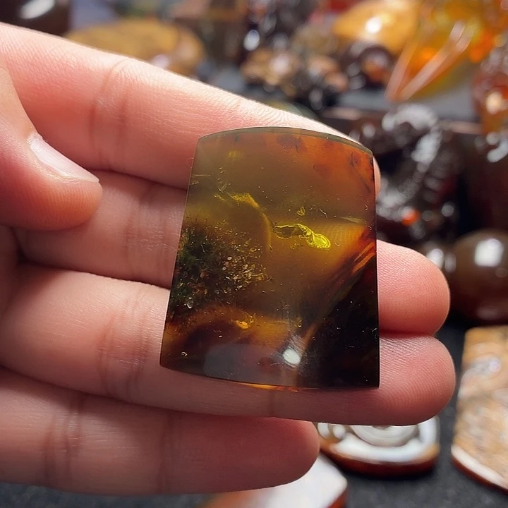 琥珀未镶嵌裸石80