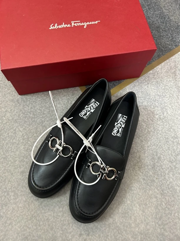 99新 FERRAGAMO/菲拉格慕 黑色乐福鞋三九码