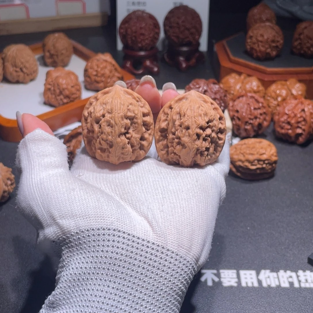 文玩核桃吊坠39.40野狼5792