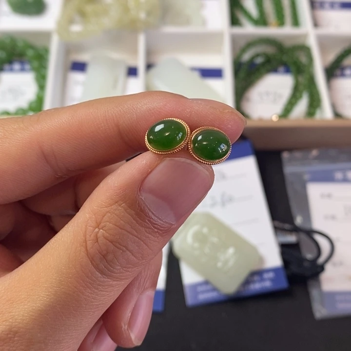 和田玉（碧玉）耳饰18K金镶嵌