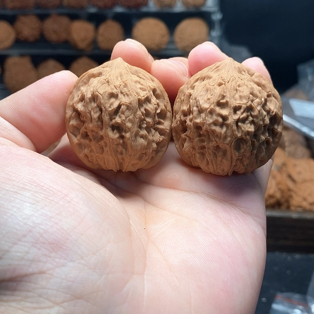 1文玩核桃密纹王爷帽36-380