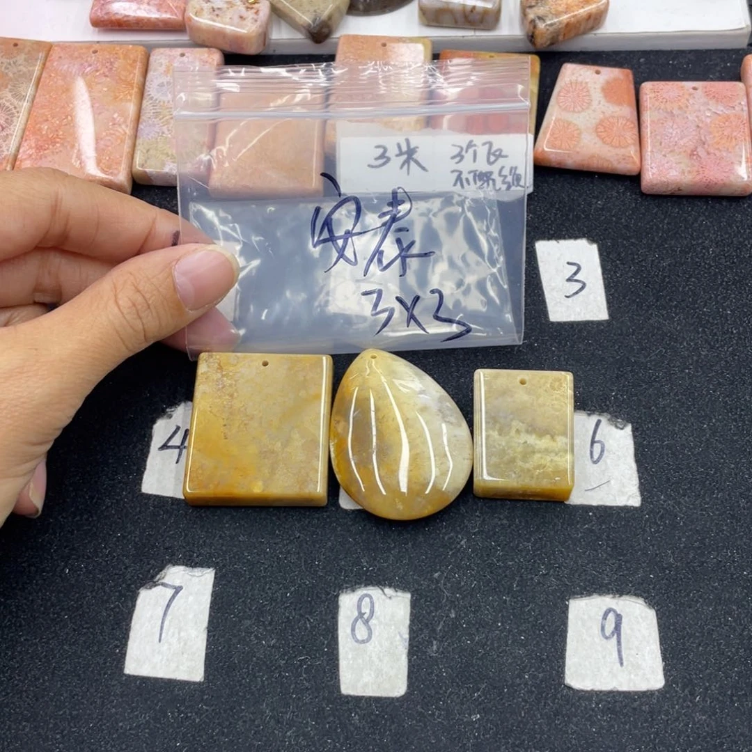 硅化珊瑚（珊瑚玉）颈饰合金安*