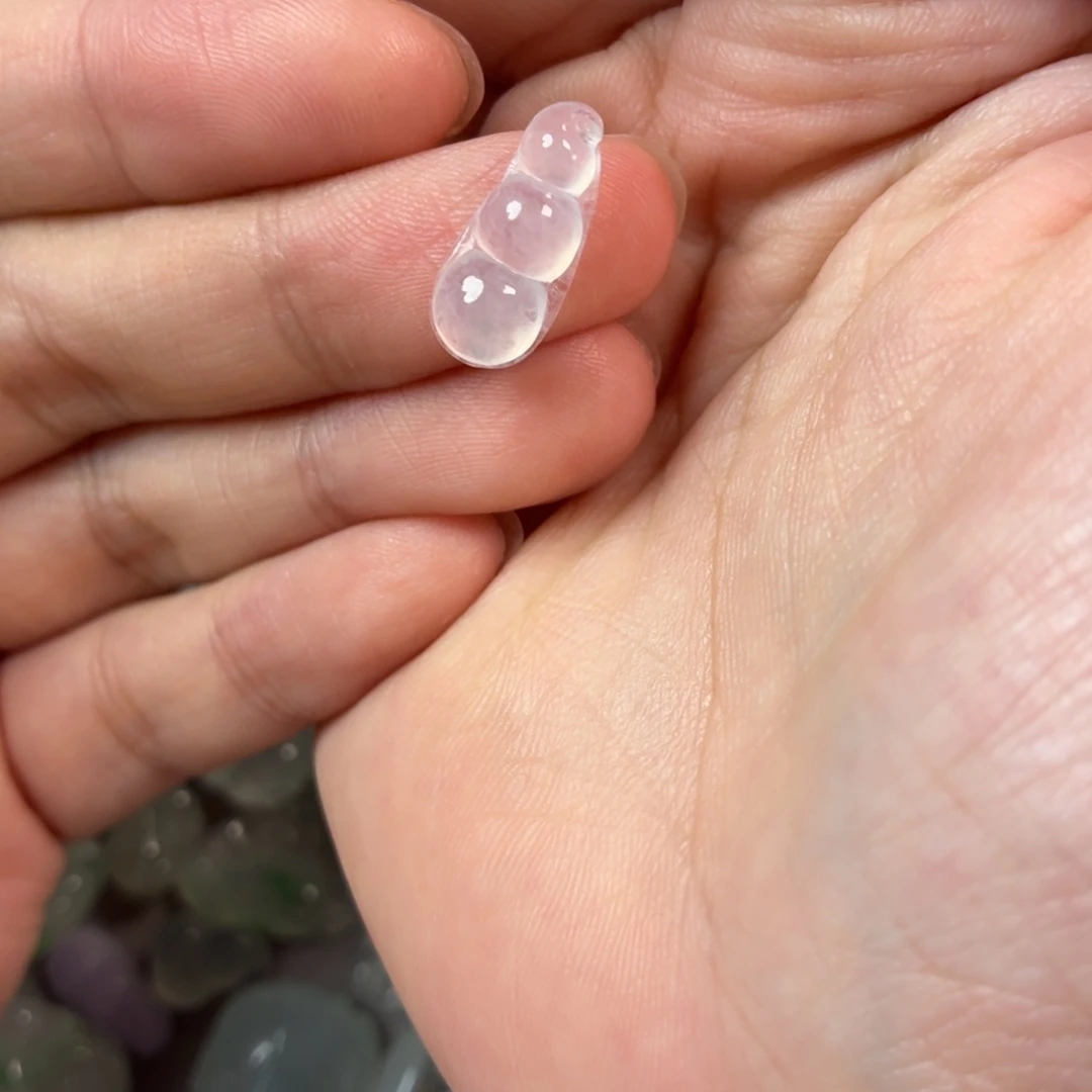 翡翠未镶嵌颈饰白冰豆