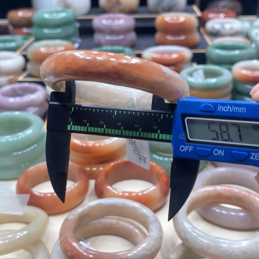 石英质玉手镯未镶嵌