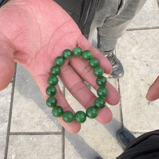 和田玉手链未镶嵌卡12俄罗斯阳绿，微少点