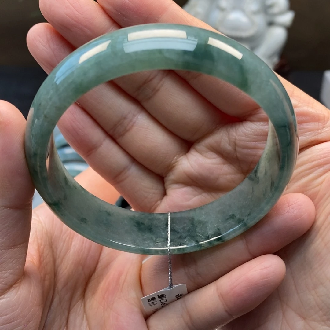 翡翠手镯未镶嵌天然