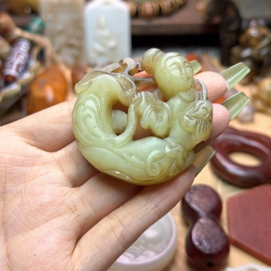 蛇纹石玉未镶嵌颈饰