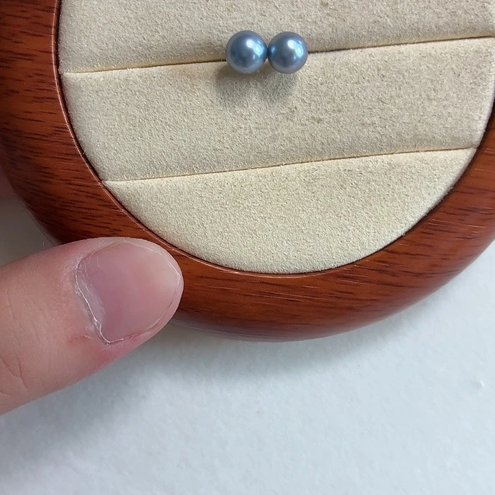 18K金镶嵌海水珍珠耳饰