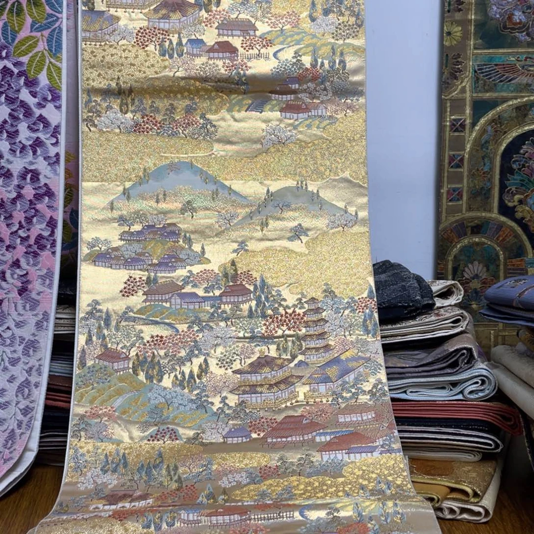 织绣织锦缎，织锦缎。织锦