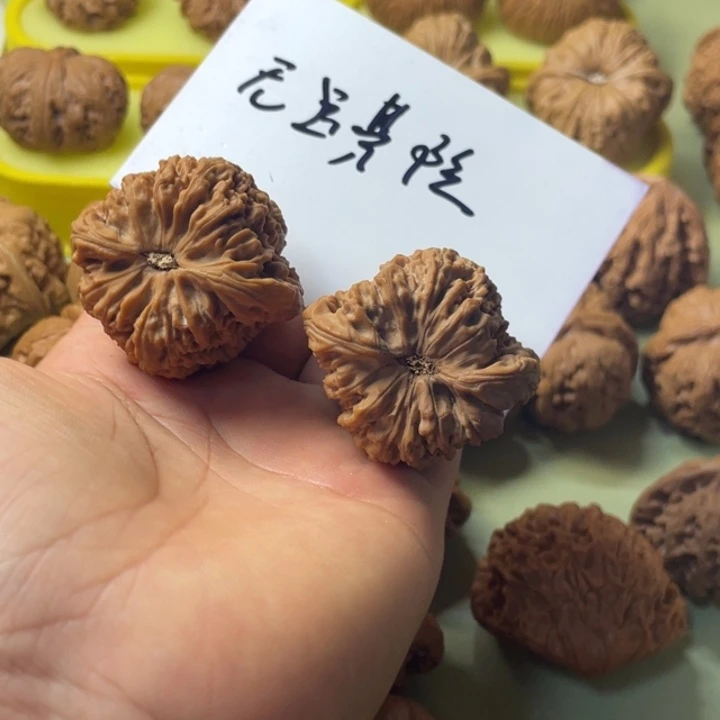 *****手把件雕刻核桃南疆