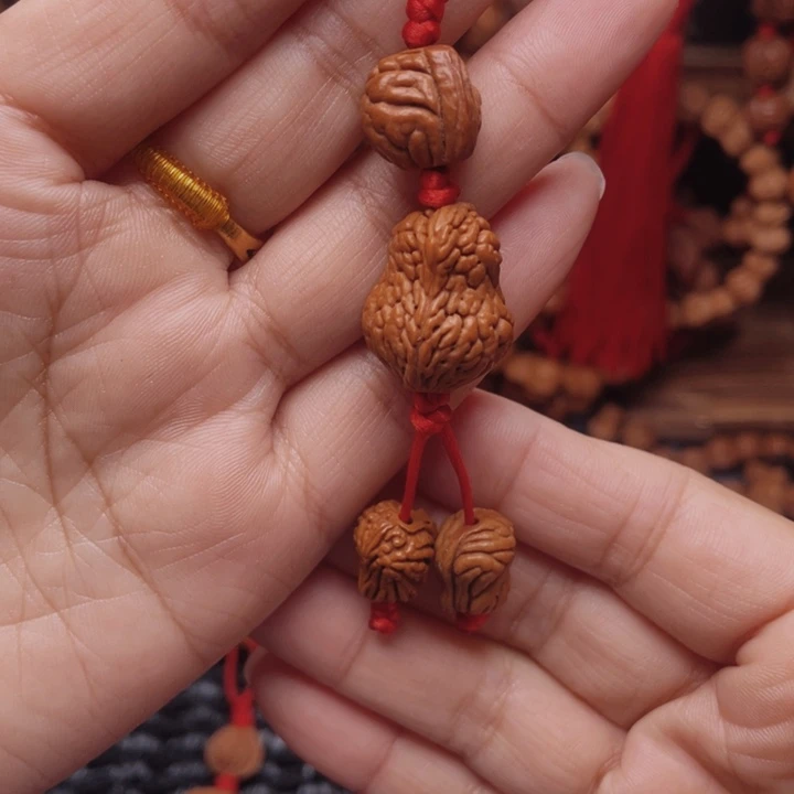 木质类龙纹桃枭挂件