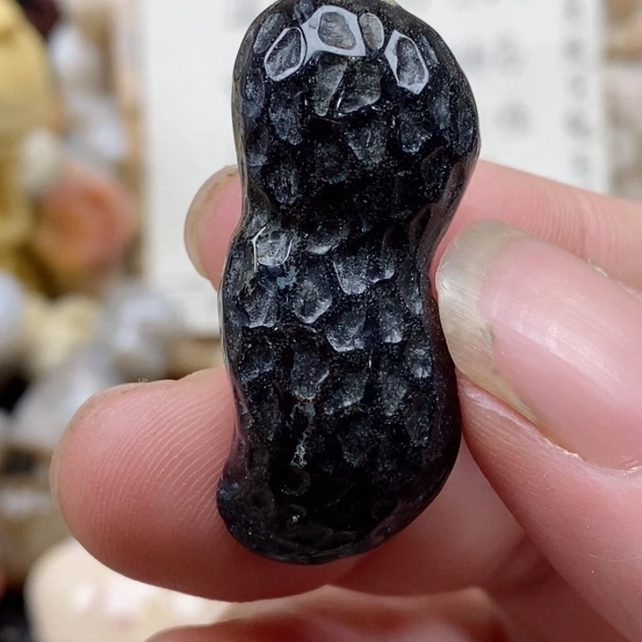 颈饰未镶嵌硅化珊瑚（珊瑚玉）