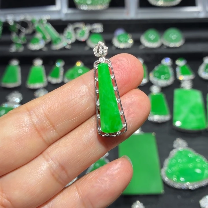 翡翠18K金镶嵌吊坠(不含链)