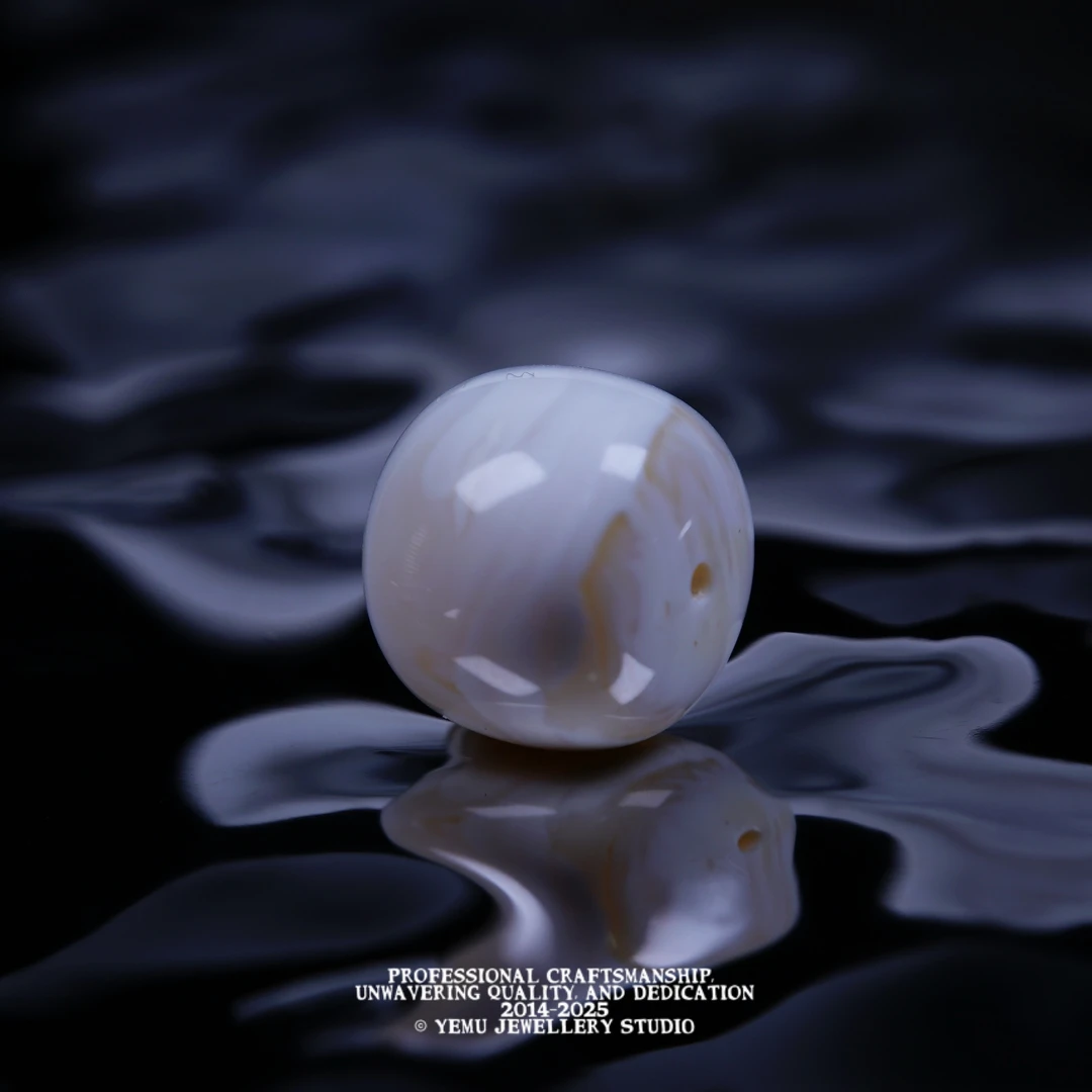 C3（12.8mm)12毫米漆白浓郁老型一物一拍 天然俄料琥珀蜜蜡